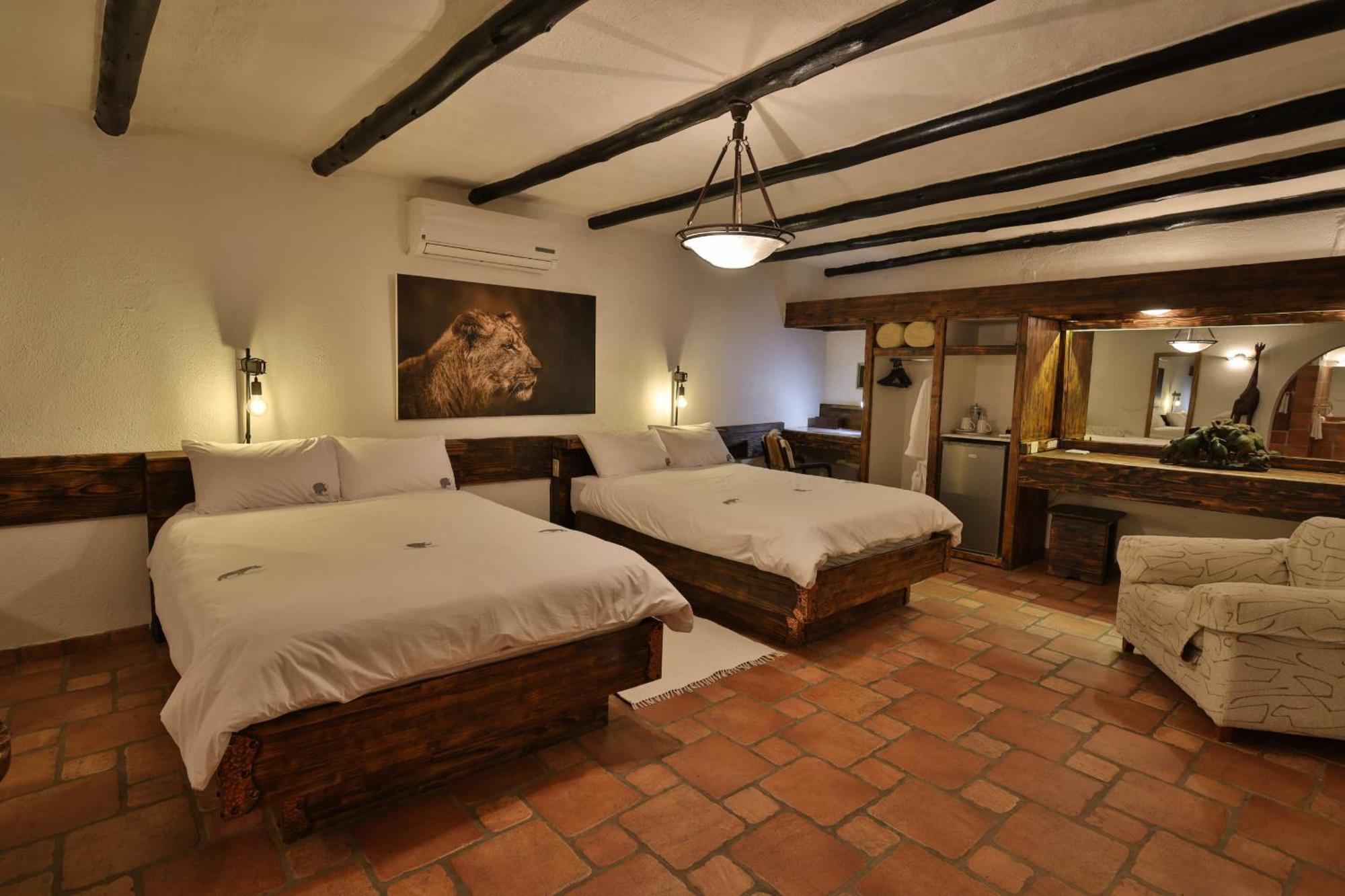Mount Etjo Safari Lodge Kalkfeld Buitenkant foto