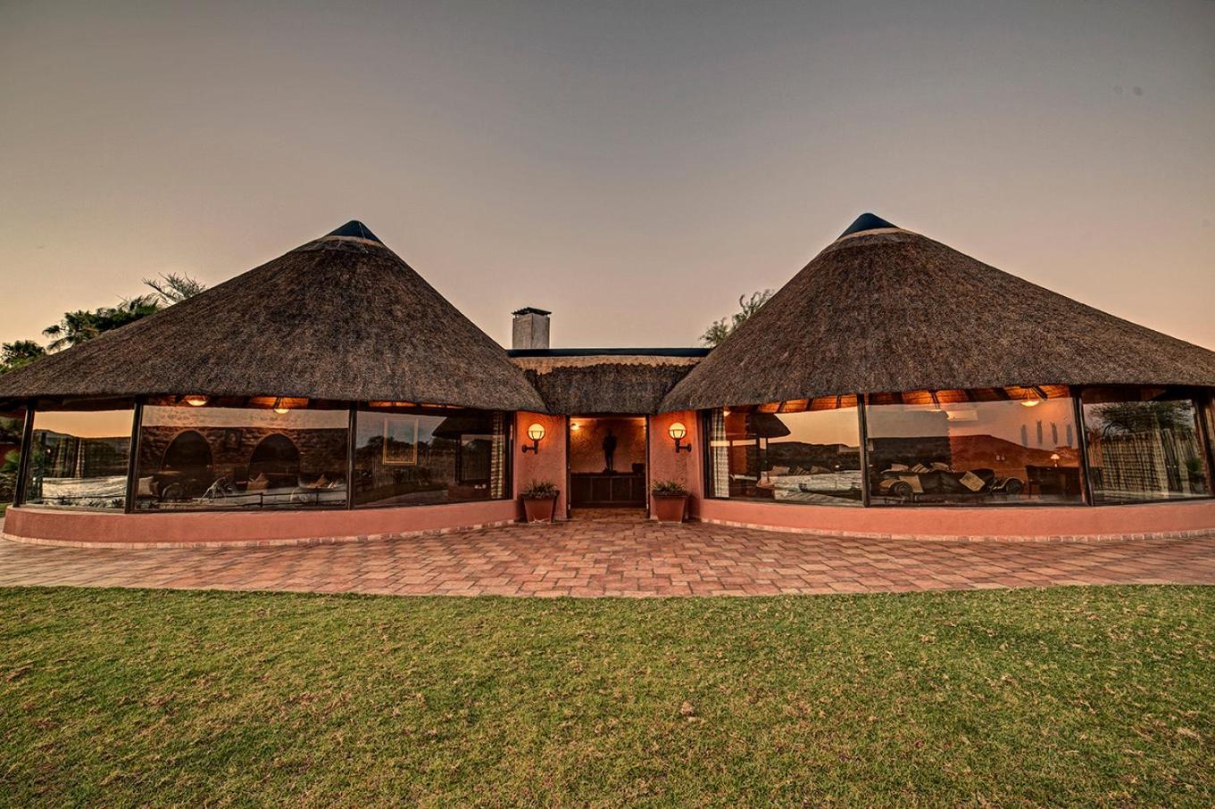Mount Etjo Safari Lodge Kalkfeld Buitenkant foto