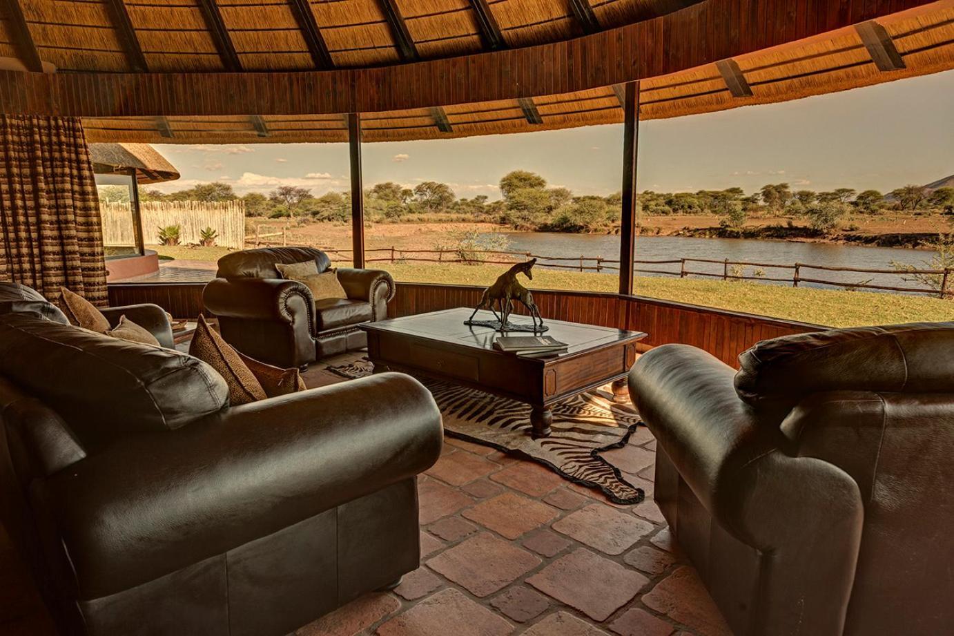 Mount Etjo Safari Lodge Kalkfeld Buitenkant foto