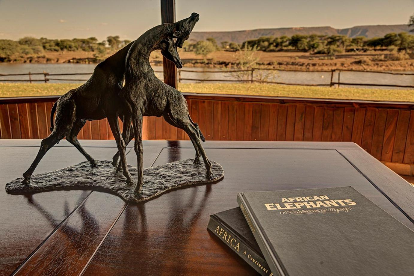 Mount Etjo Safari Lodge Kalkfeld Buitenkant foto