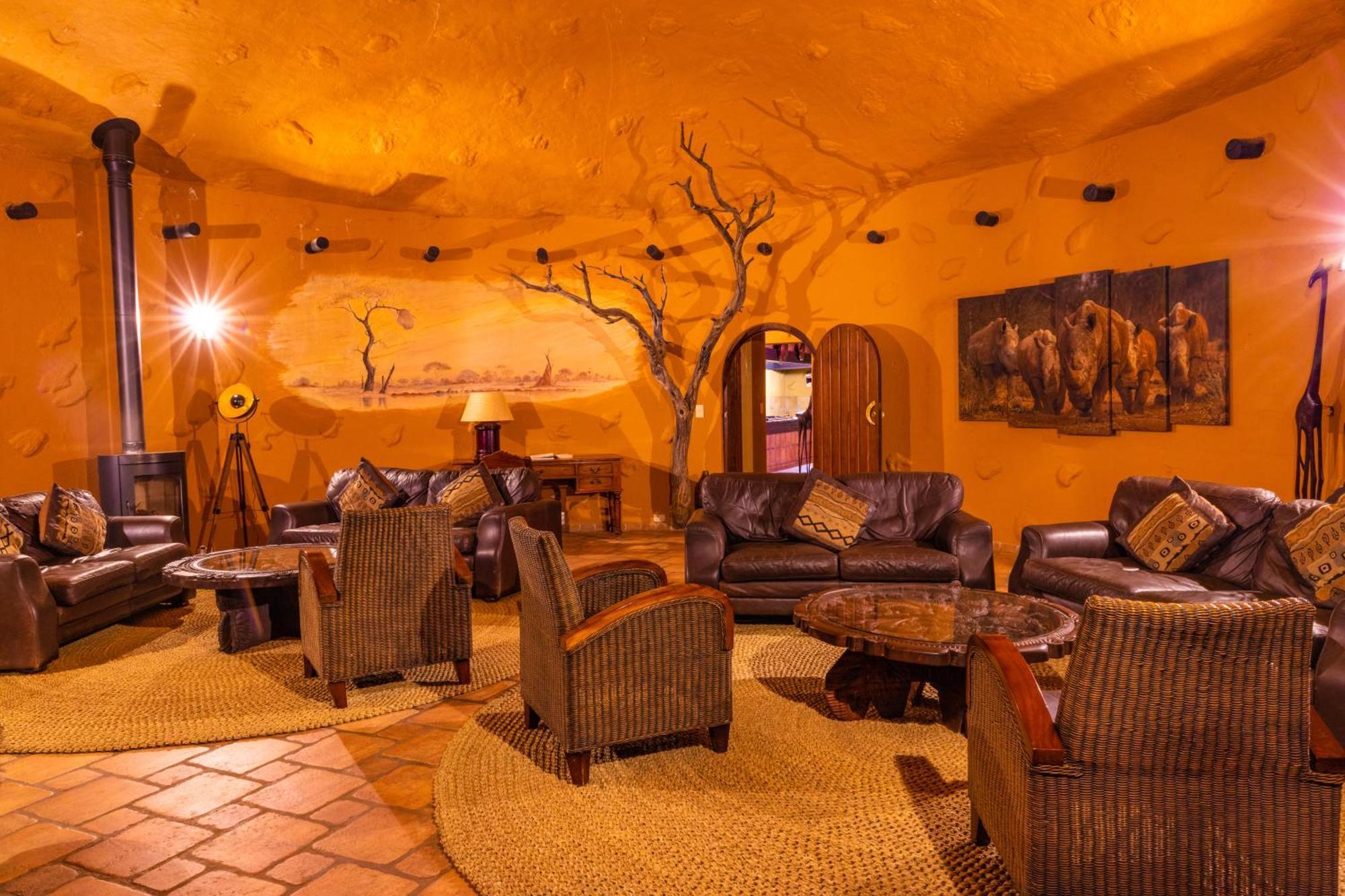 Mount Etjo Safari Lodge Kalkfeld Buitenkant foto
