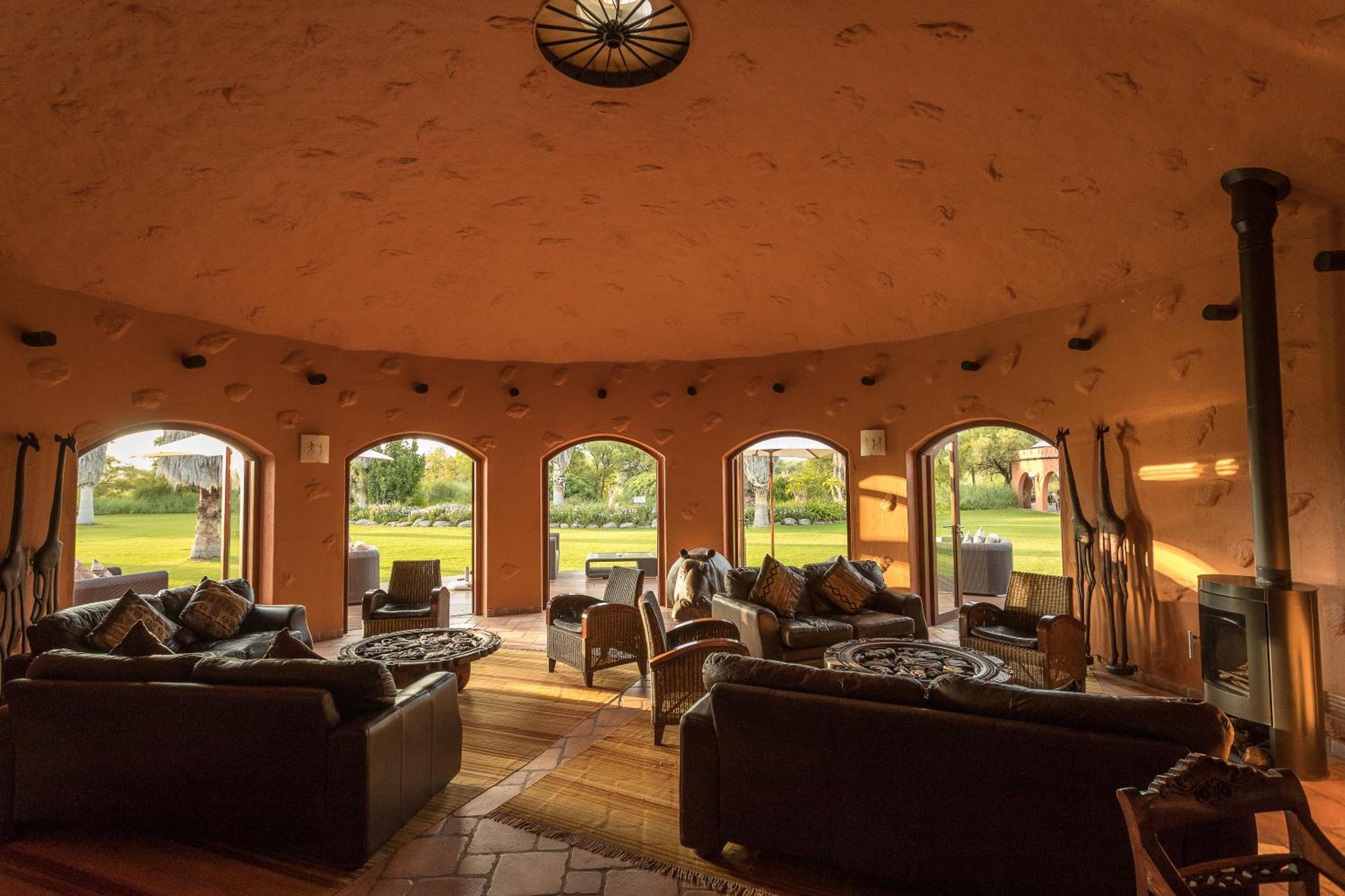 Mount Etjo Safari Lodge Kalkfeld Buitenkant foto