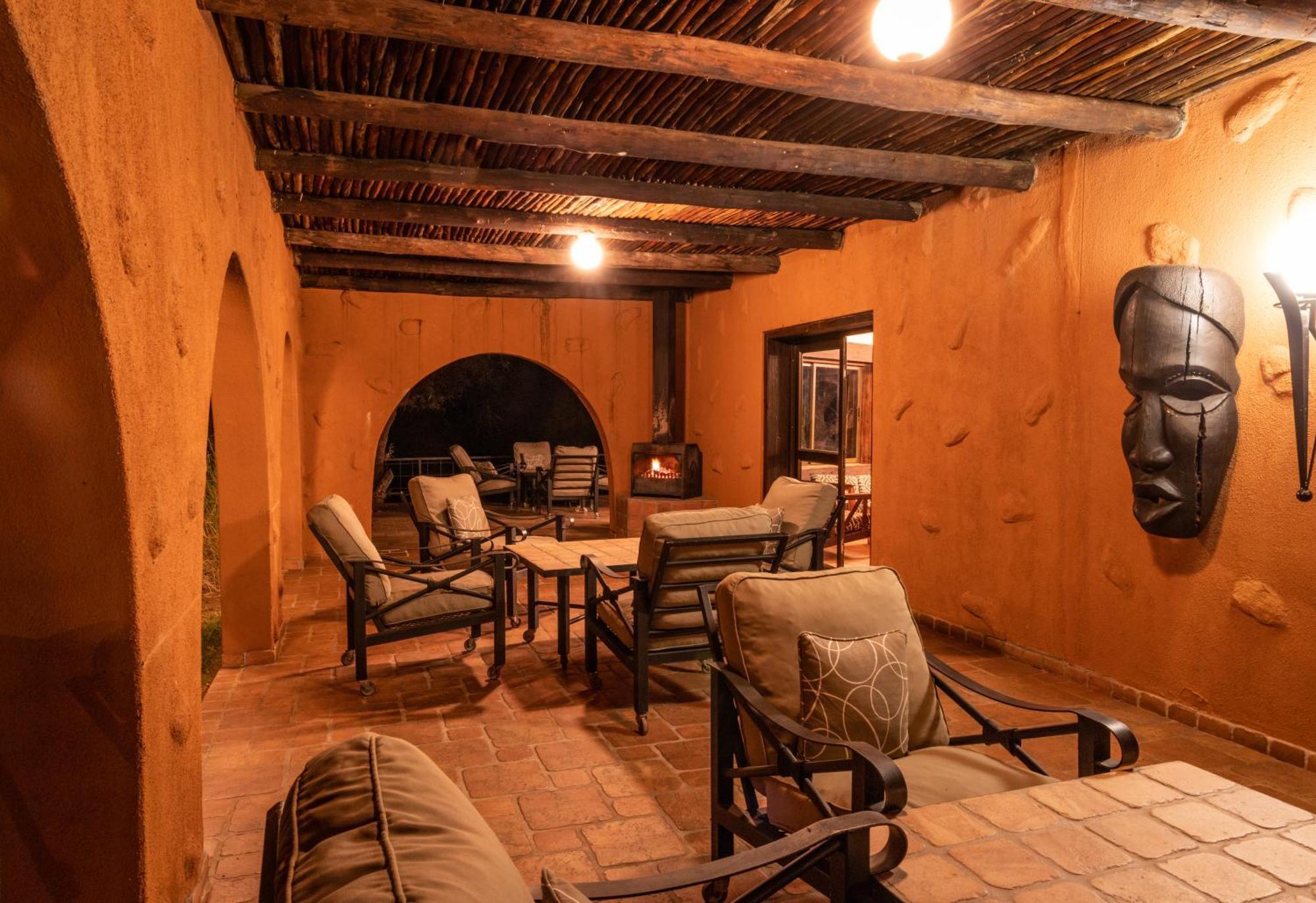 Mount Etjo Safari Lodge Kalkfeld Buitenkant foto