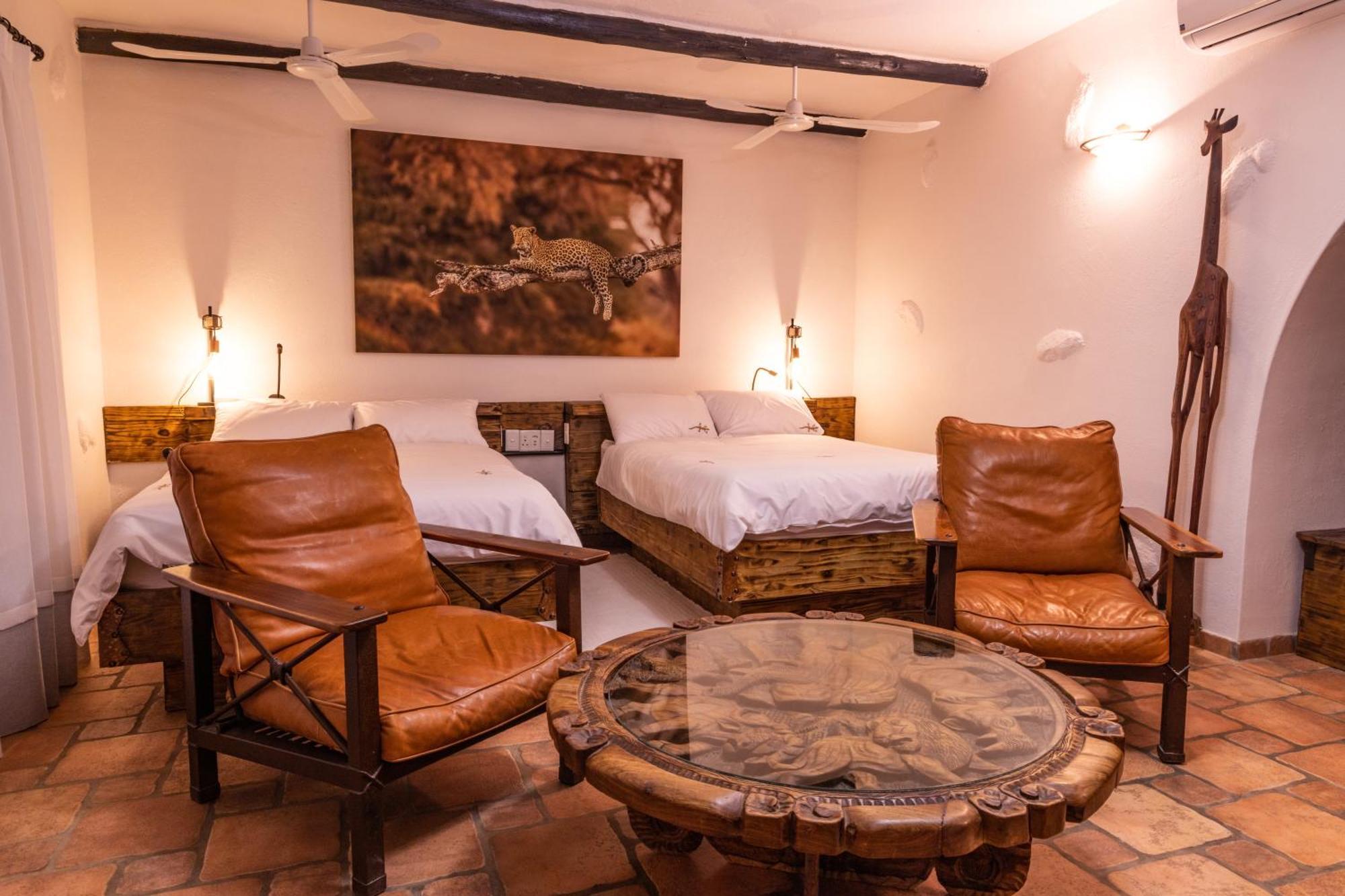 Mount Etjo Safari Lodge Kalkfeld Buitenkant foto