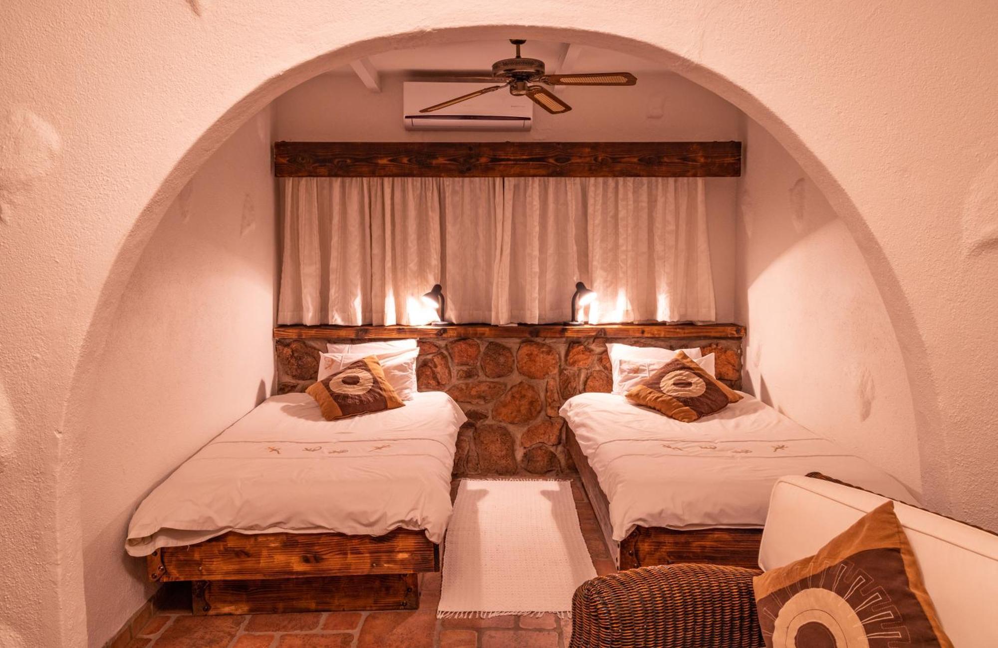 Mount Etjo Safari Lodge Kalkfeld Buitenkant foto
