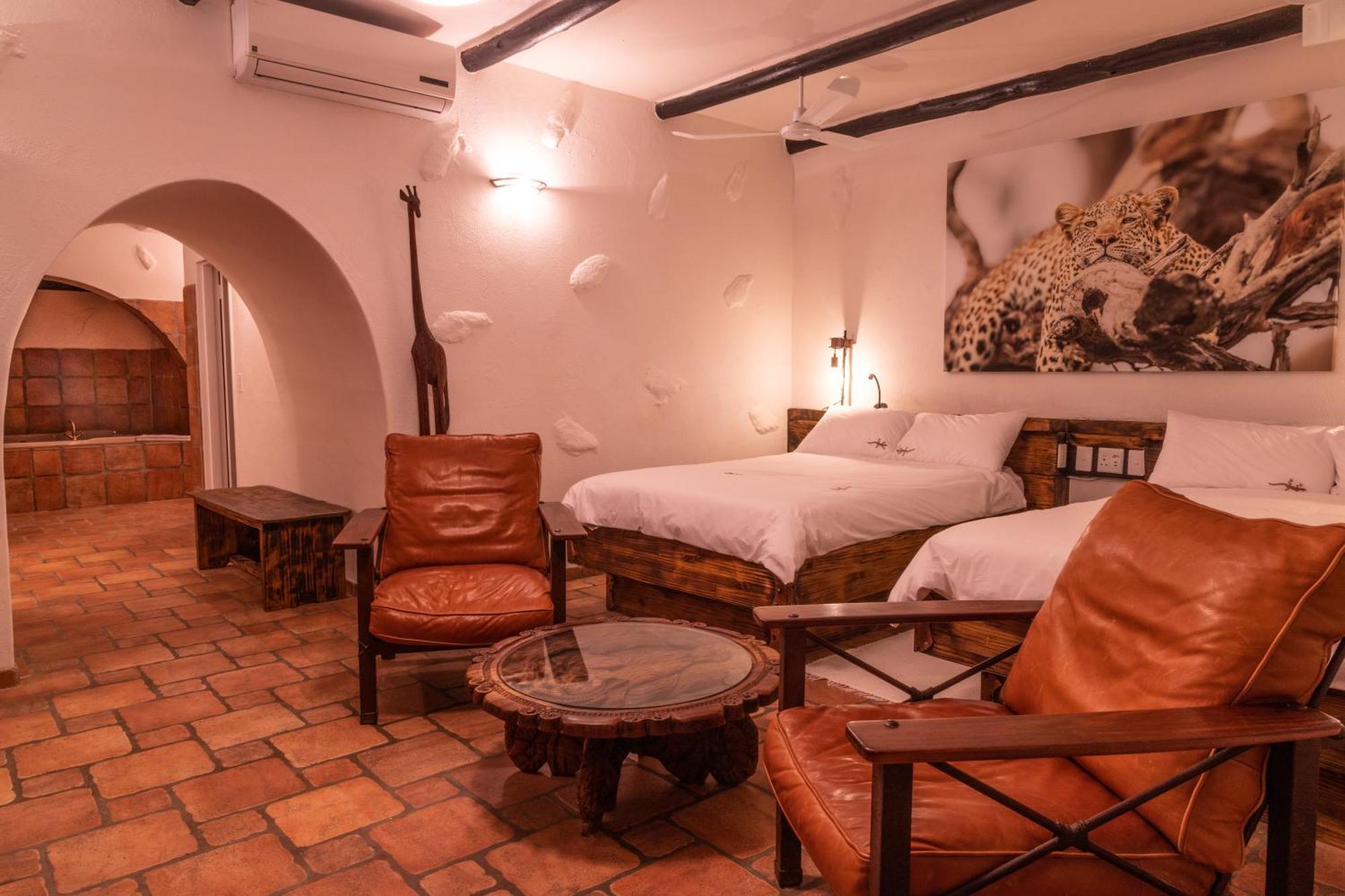 Mount Etjo Safari Lodge Kalkfeld Buitenkant foto