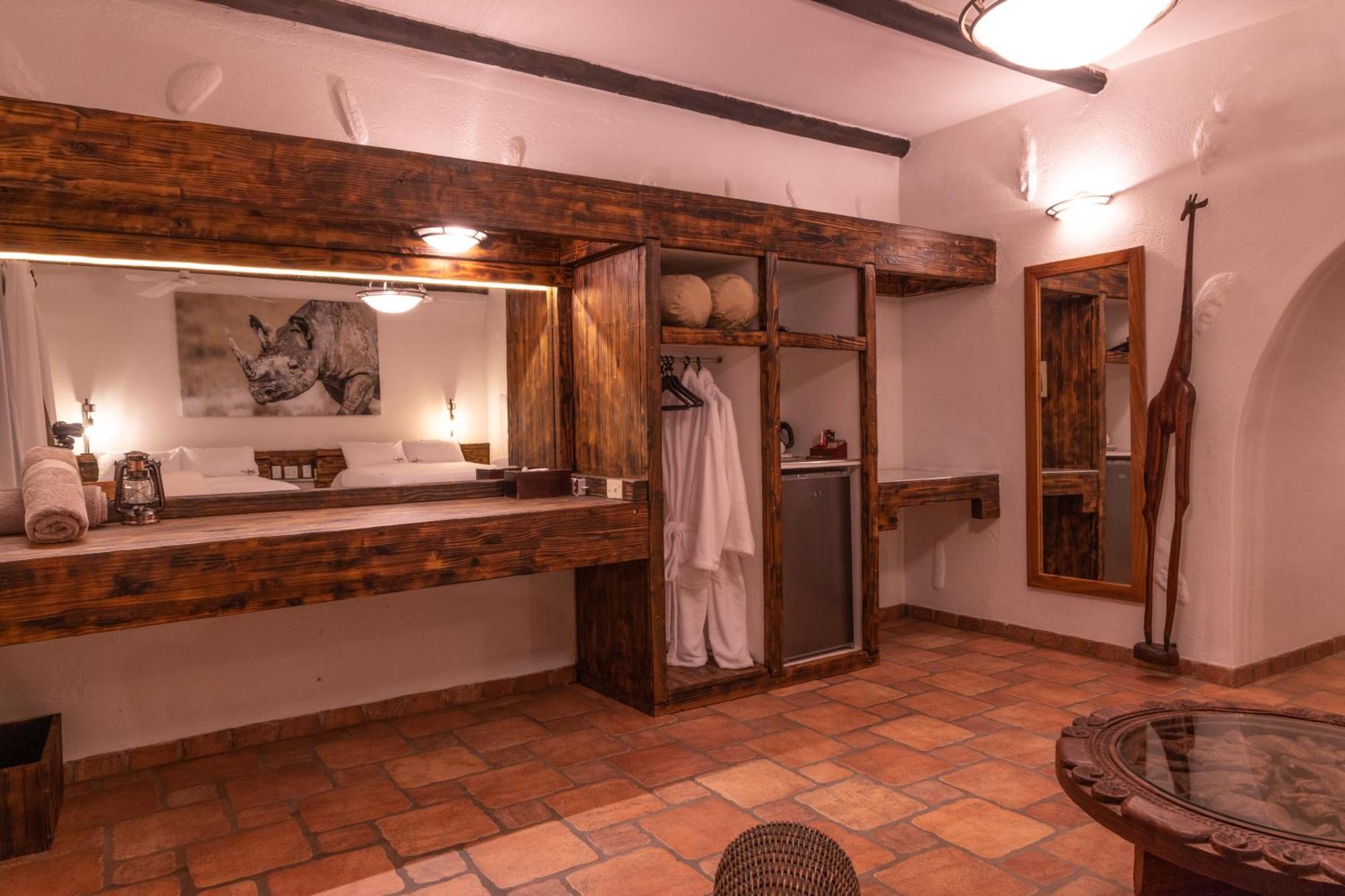 Mount Etjo Safari Lodge Kalkfeld Buitenkant foto