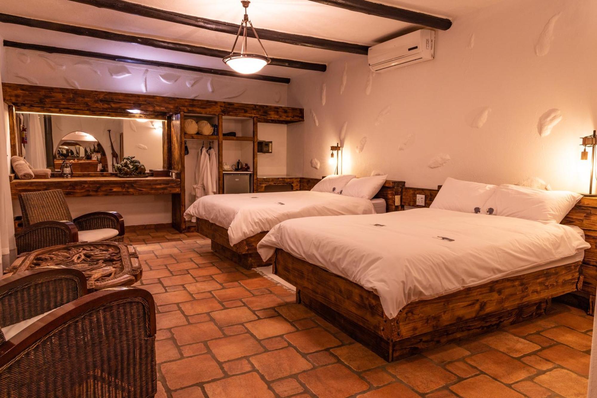 Mount Etjo Safari Lodge Kalkfeld Buitenkant foto