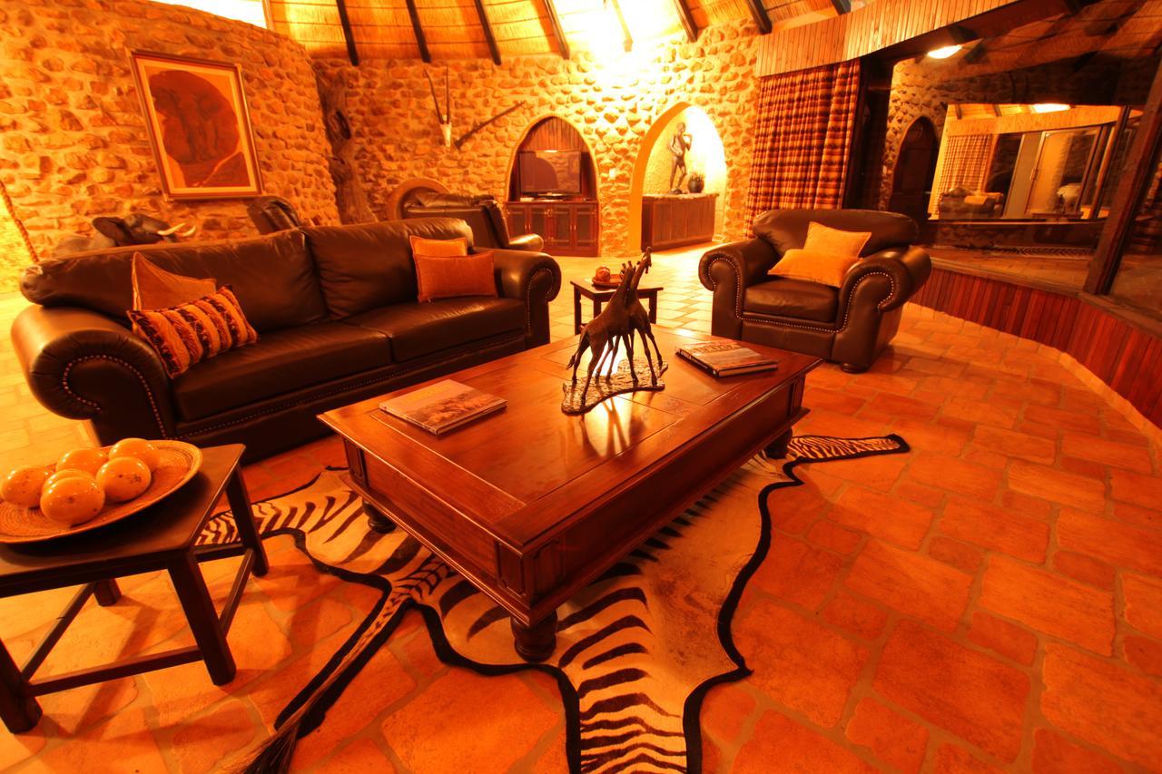 Mount Etjo Safari Lodge Kalkfeld Buitenkant foto