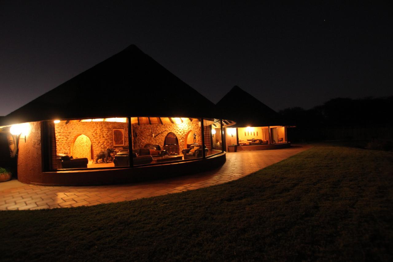Mount Etjo Safari Lodge Kalkfeld Buitenkant foto